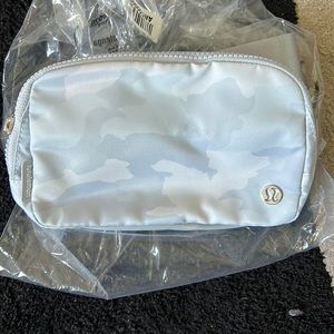 Lululemon Everywhere Belt Bag with extended strap